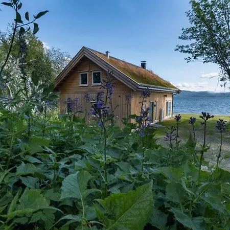 Holiday home Sjohuset